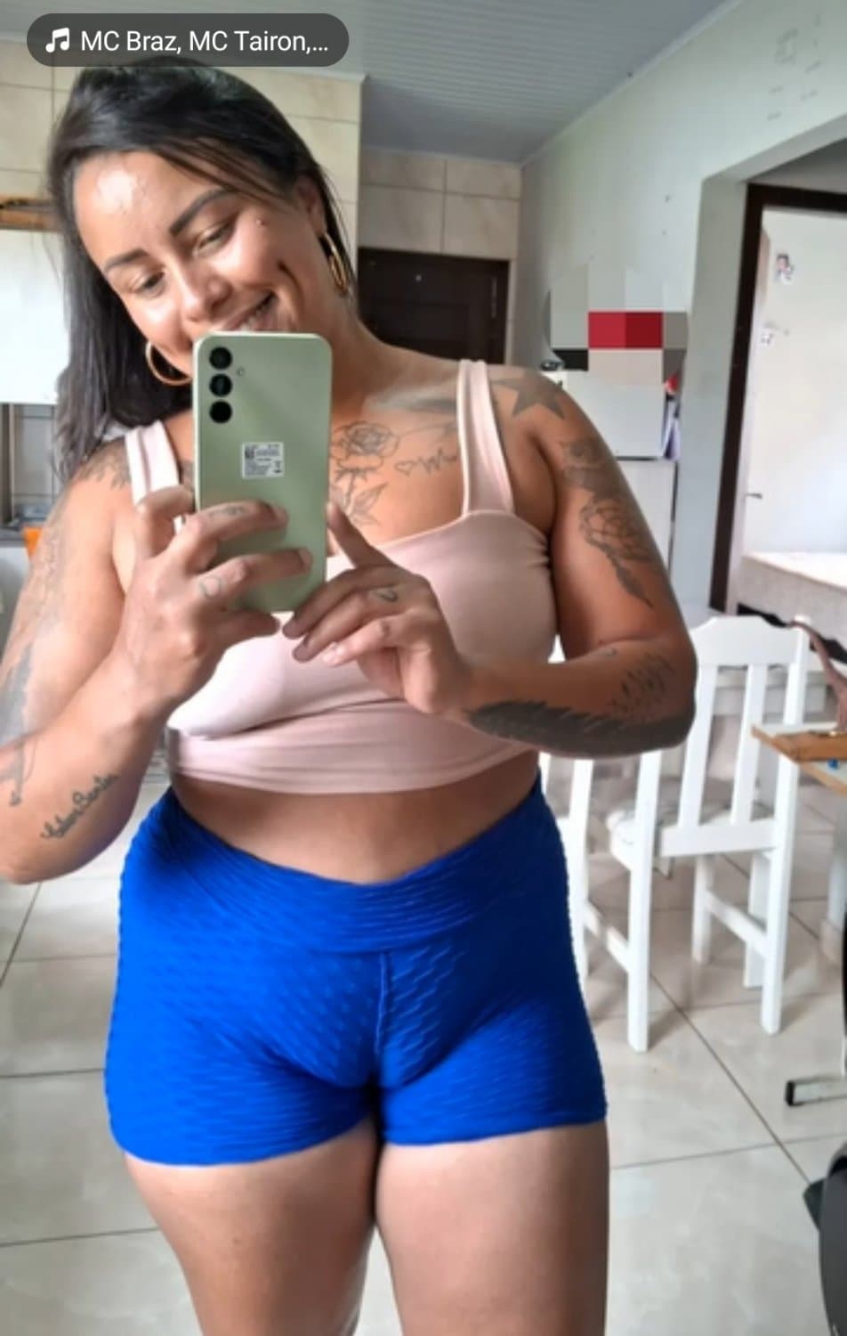 Morena bucetuda, exibe o capô de fusca | Thick Latina, thick pussy cameltoe