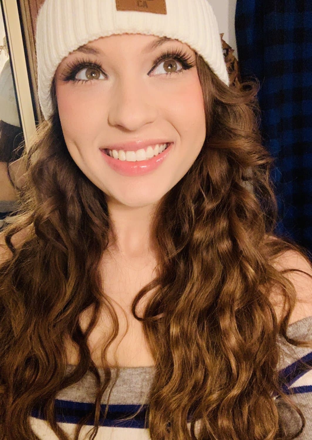 HOTBABE AMATEUR LEAKS STEP-SISTER JERKS ME OFF BABE105