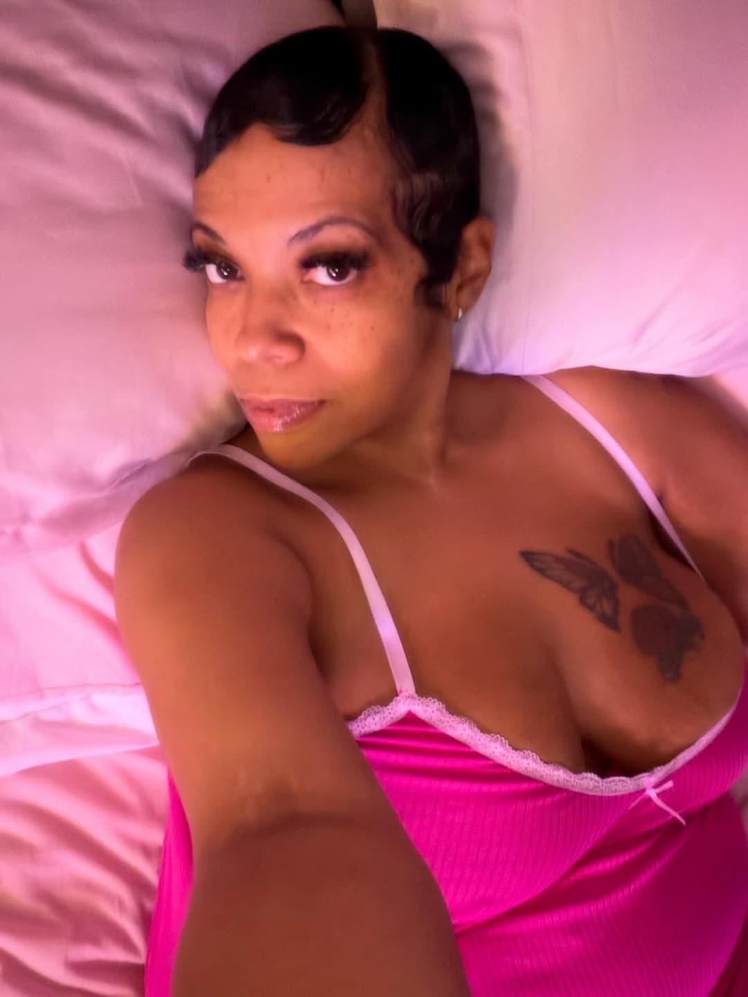 Click to view full size Redbone ebony auntie that got the if We go to the hotel we FUCKIN video & I would not pull out 134