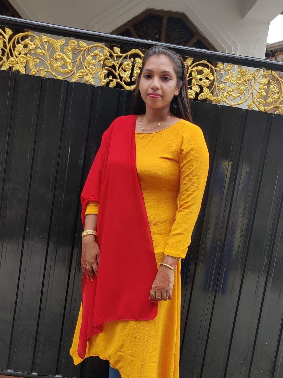 NAUGHTY BUSTY BANGLA GF ? SELFSHOT TEASING