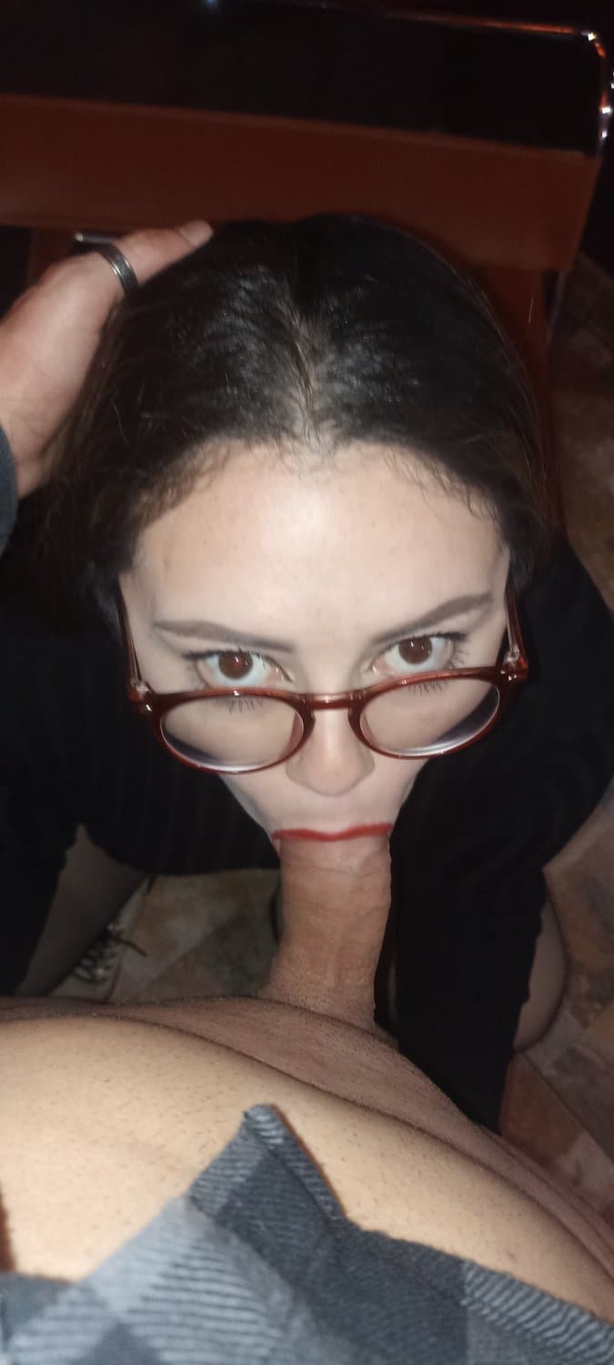 Le chupo toda la verga