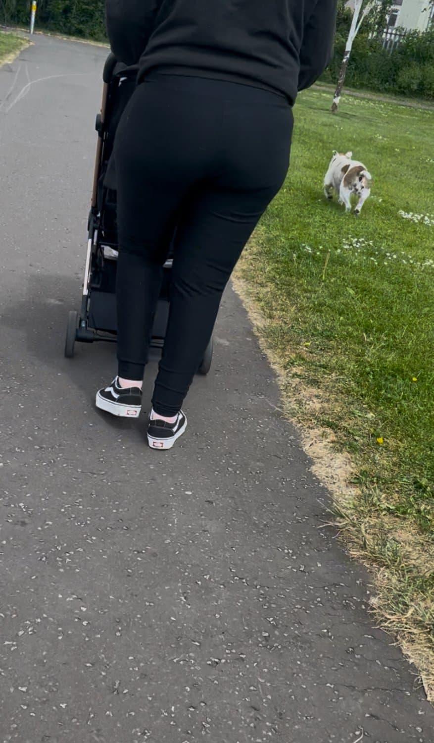 Big ass MILF loves letting me record her jiggly ass, she loves the attention ?