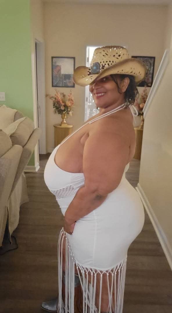 Click to view full size Mature Milf With Super Sized Titties I Want Her Bad Bad& I Would Not Pull Out