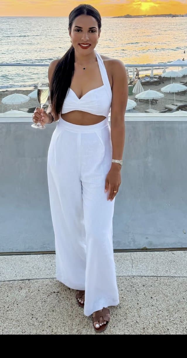 Just completed my 4th F1 season beating my cock to their brown desi presenter w huge curry cannons