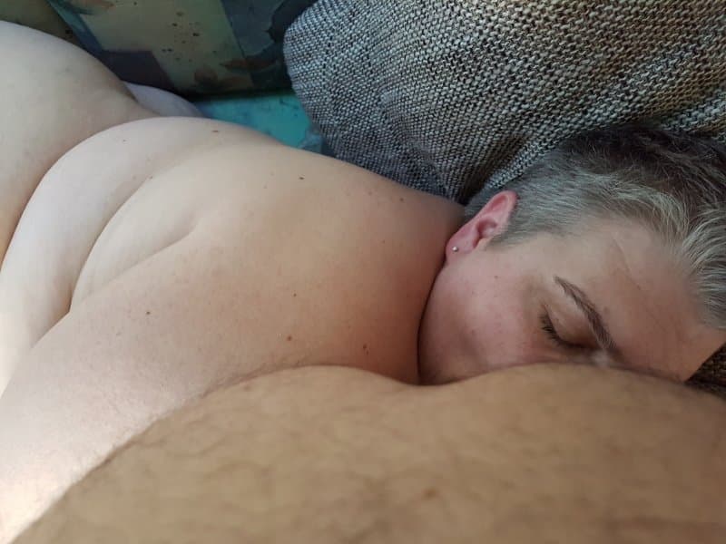 Fatty SSBBW gets facial in garden