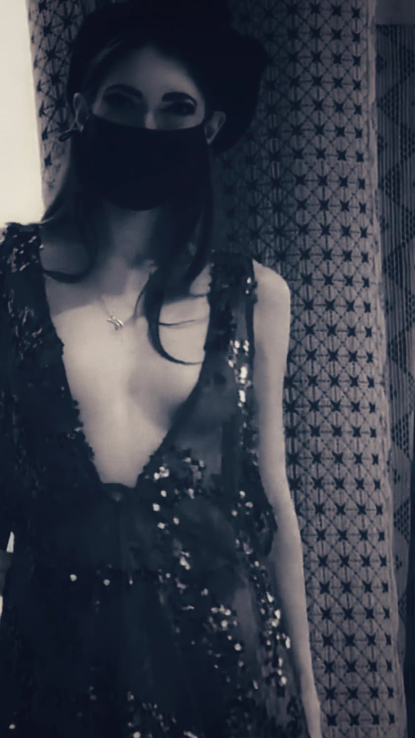 I let my friend peek while changing clothes in store