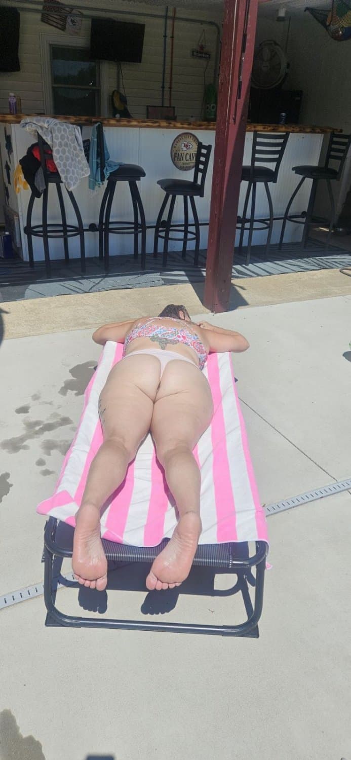 Fat bitch wife Kim celebrates 4th of july