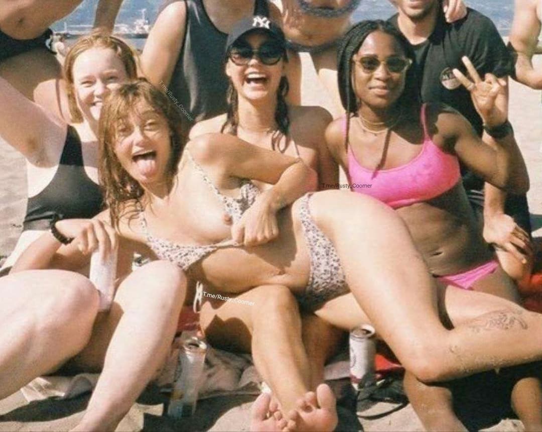 Ella Purnell FULLY NUDE (fake porn)