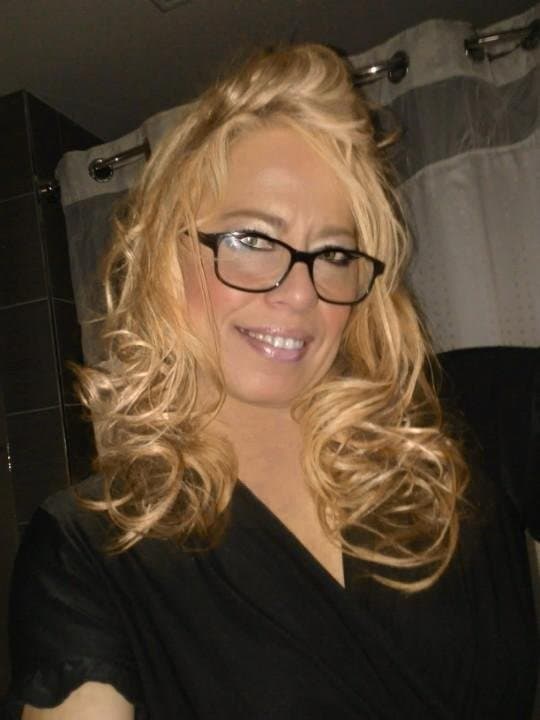 Sexy wife legs , mature white milf mom