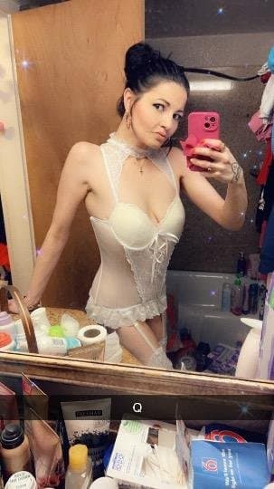 Skinny junkie need dick for next fix