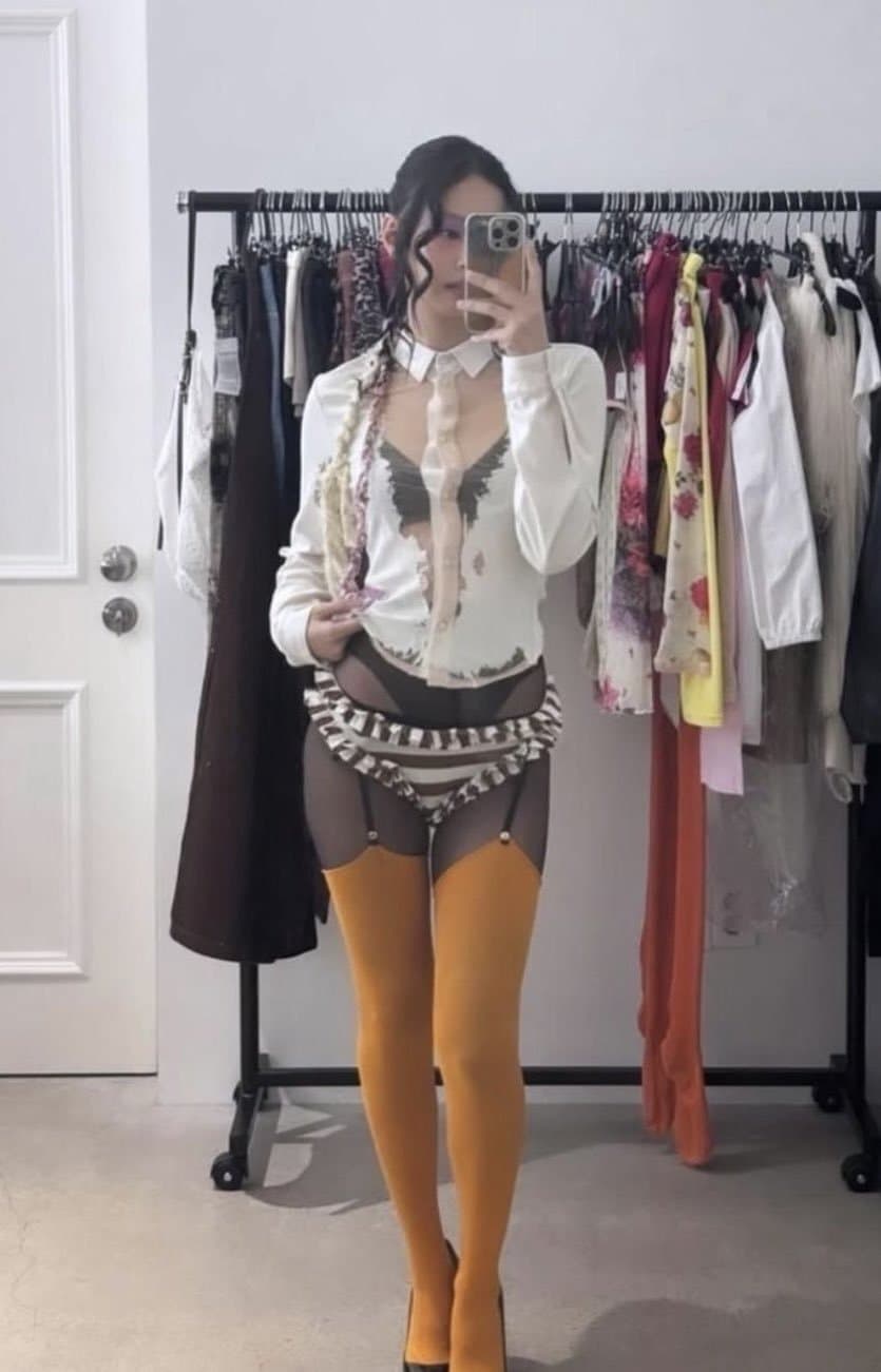 JENNIE ASIAN PANTYHOSE FEET SLUT