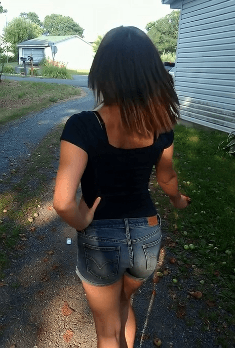 miki showing her panties