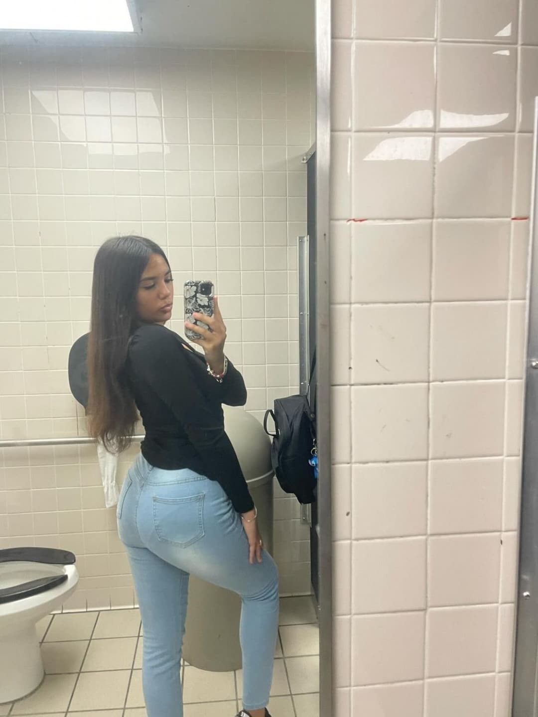 friend irl. cuban babe w juicy ass needs gooning.