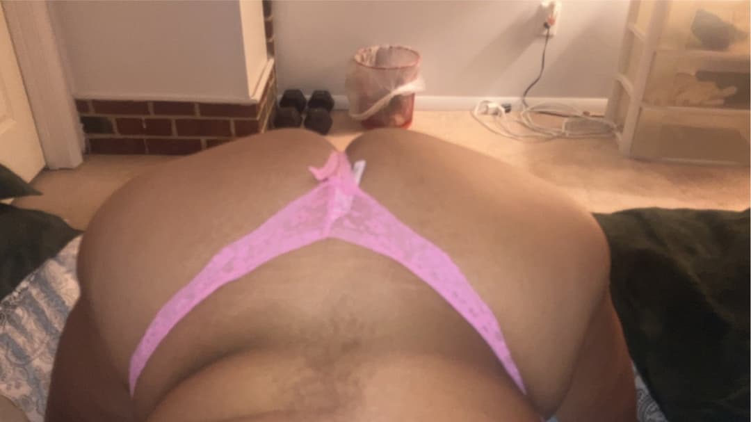Fat booty Latina milf mommy with a fat pussy.