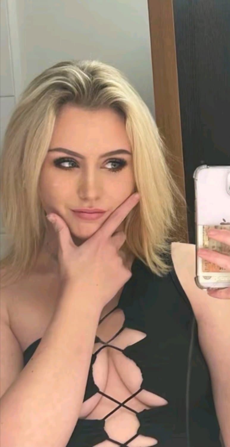 Chloe Munson: filthy slut spitroasted the other weekend after cheating on her boyfriend.Dm for video