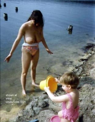 Mystery woman: long saggy hangers