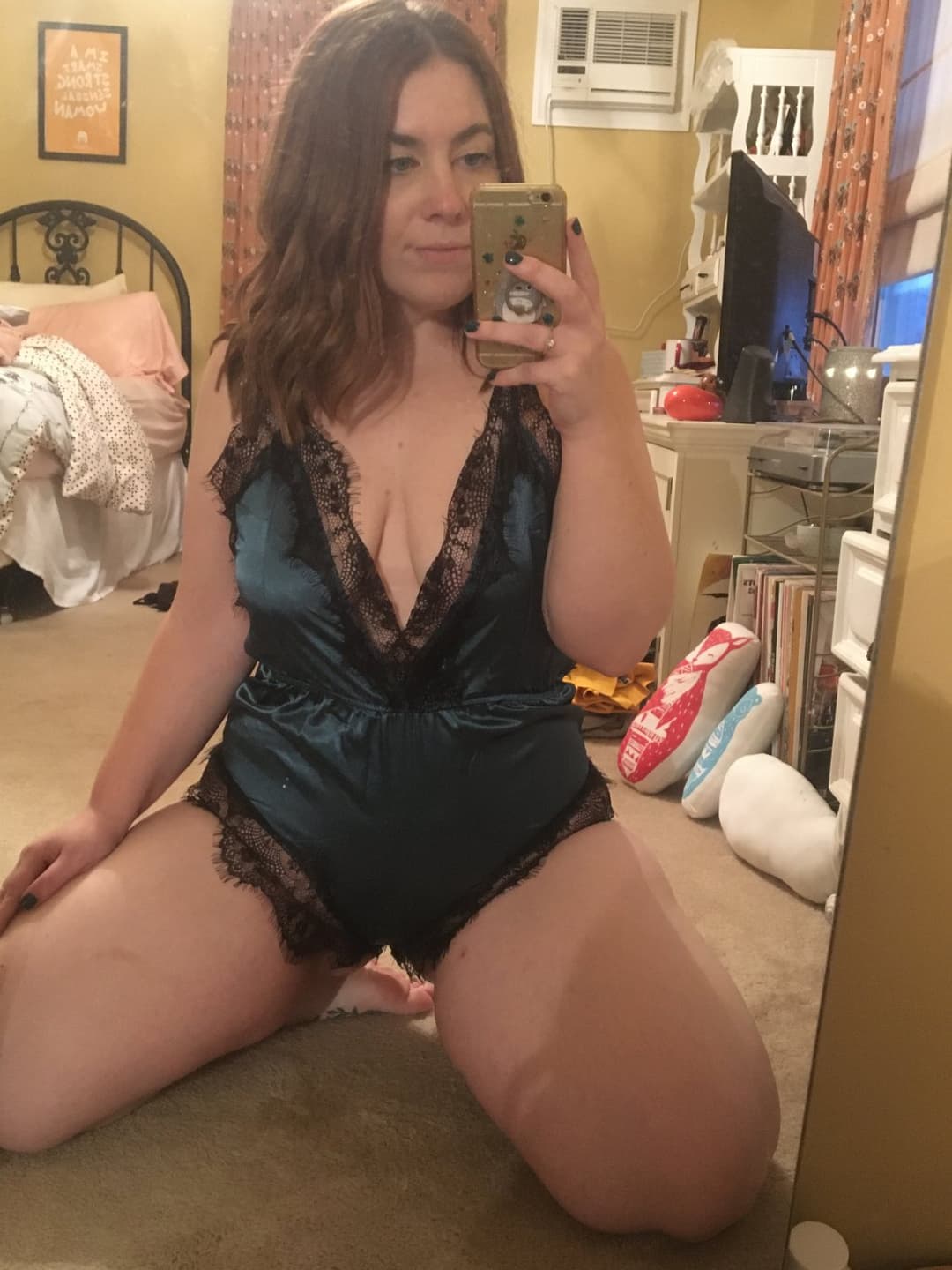 Sharing this thick teacher until I cum to her fat cellulite filled ass Kik or disc miketea90