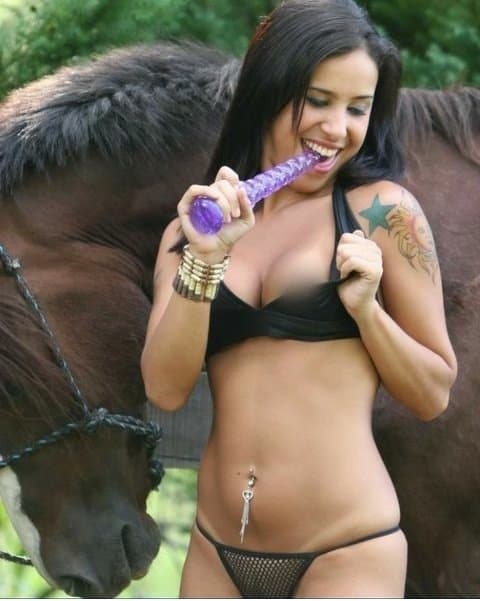 Mônica Mattos e o cavalo alguém tem esse vídeo?