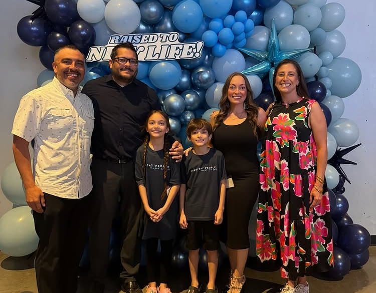 Bimbo Real estate agent is a cheater, SHARE SHARE SHARE