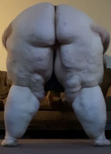 SSBBW shows off her big fat ass