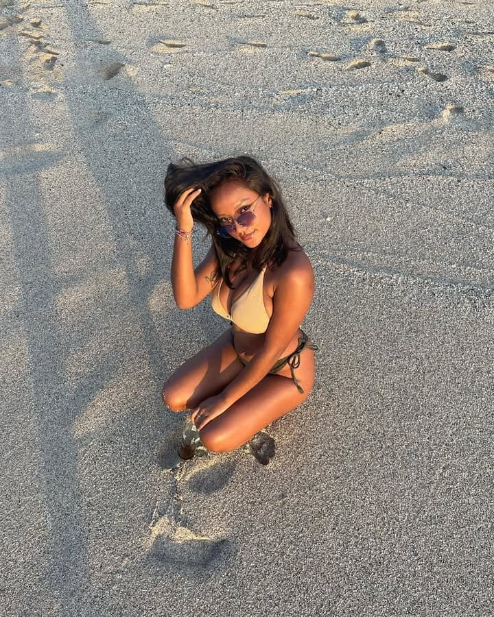 Click to view full size Islander fuckpig with big tits