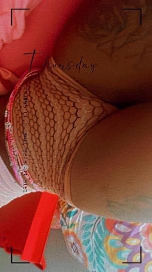 Click to view full size Milf who likes butt plugs and ass smacking