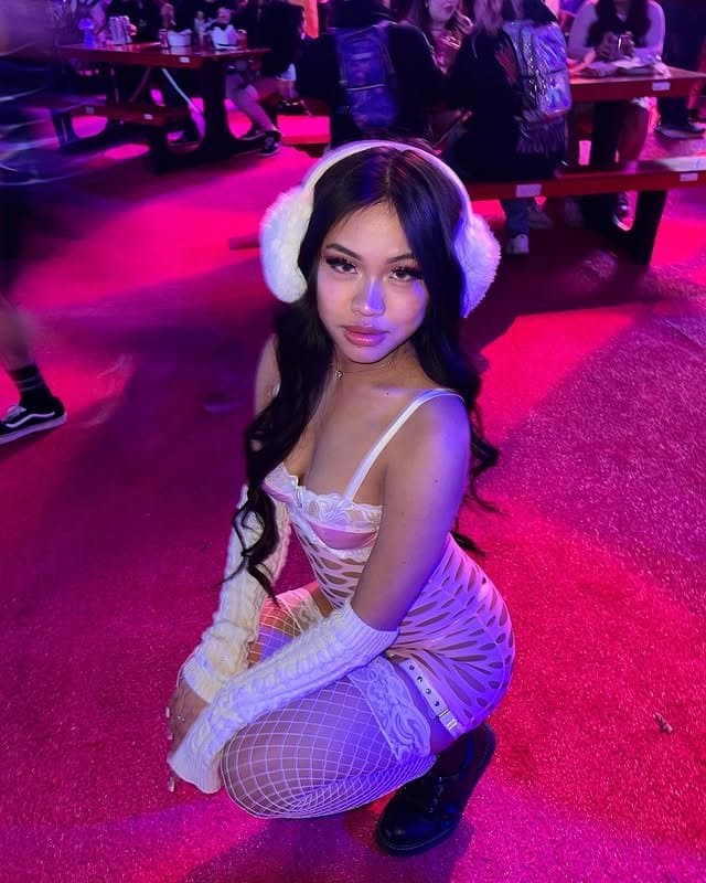 Sexy phat ass ABG teen Noelle