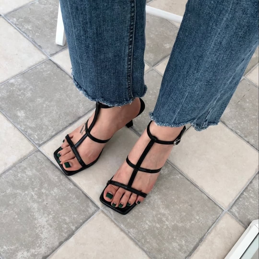 Asian feet / shoes