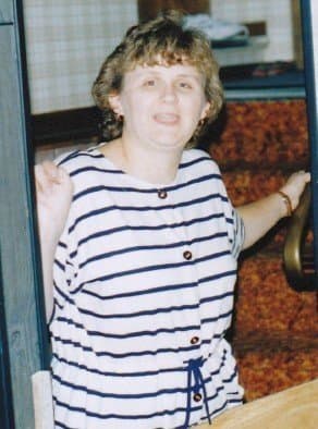 Chubby cocksucker Canadian Chantal spreads her old wife cunt