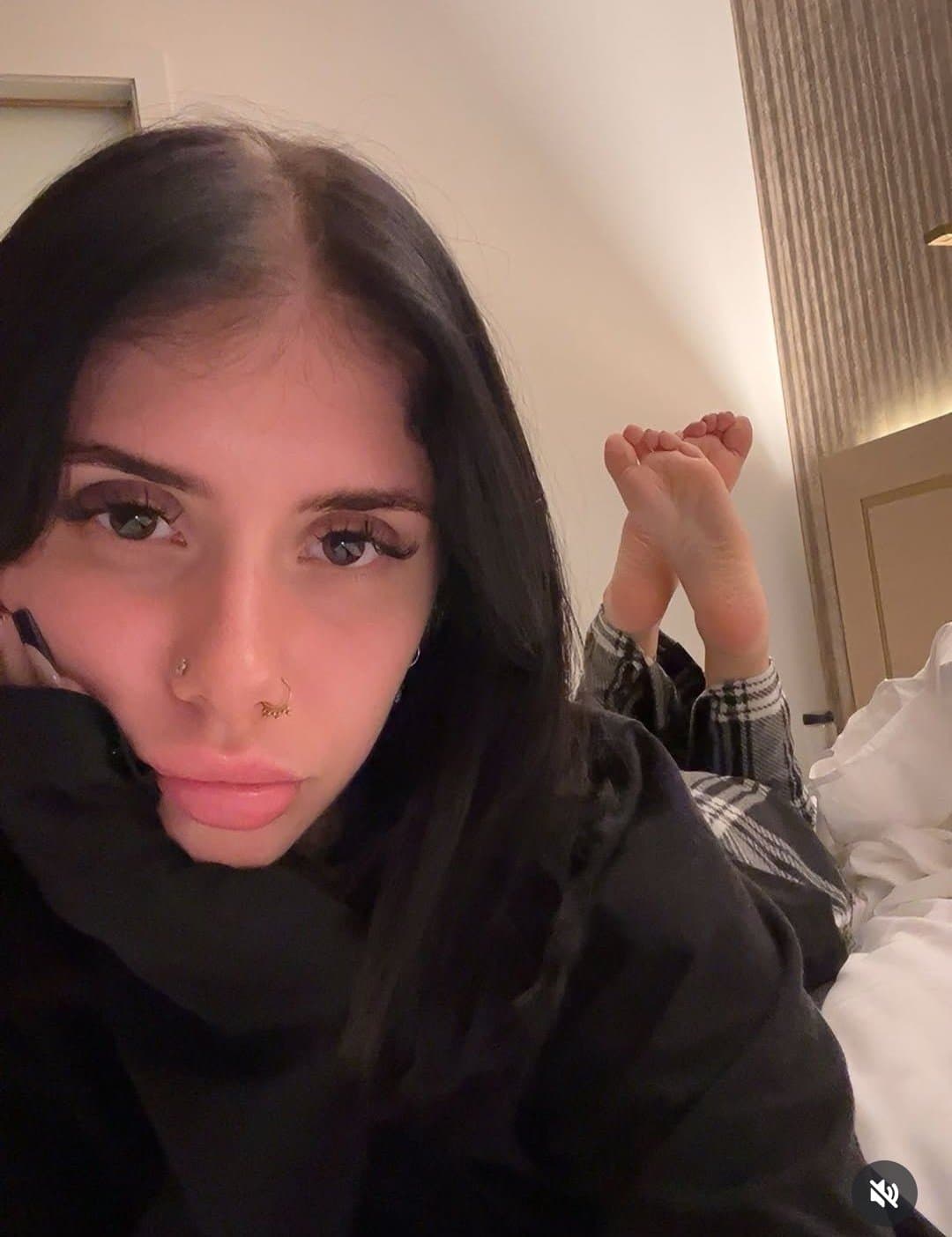Lilly moon ass x feet view ????