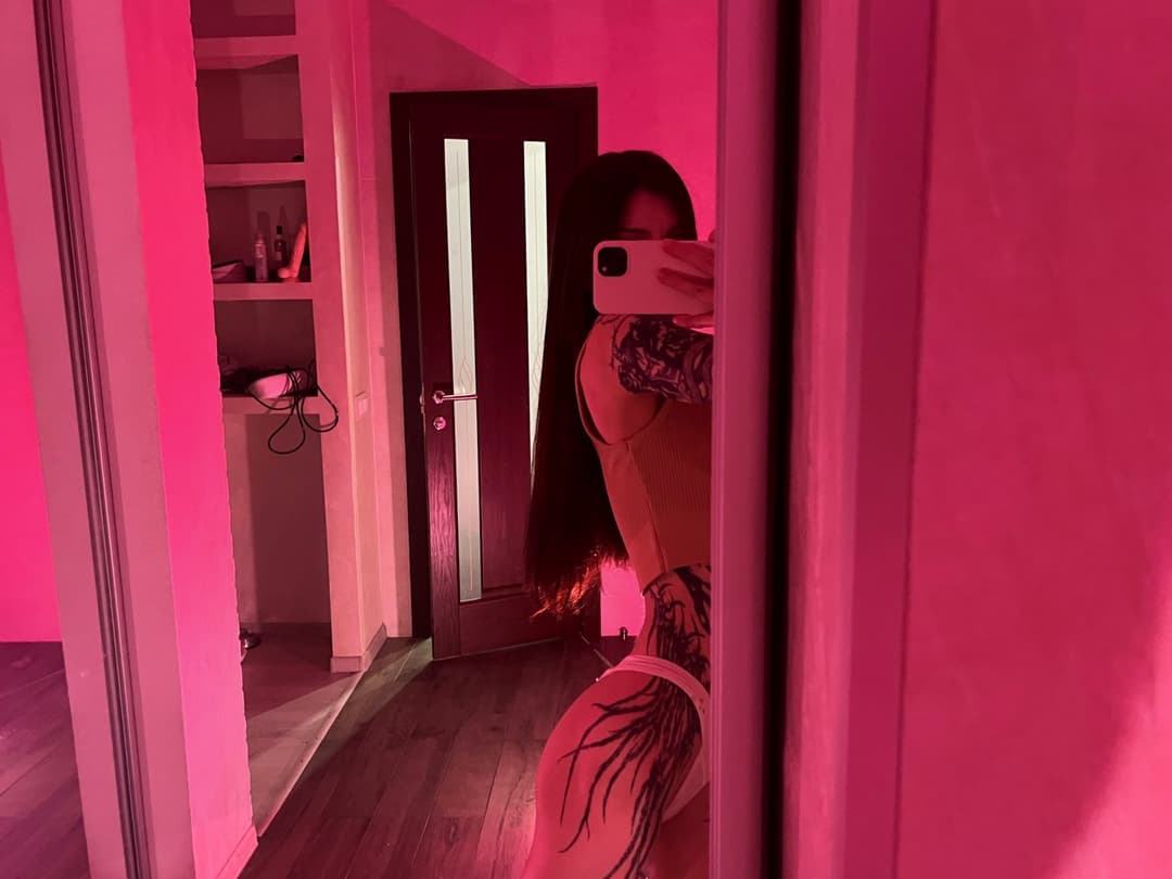 Just here to try and make your morning wood a lil harder