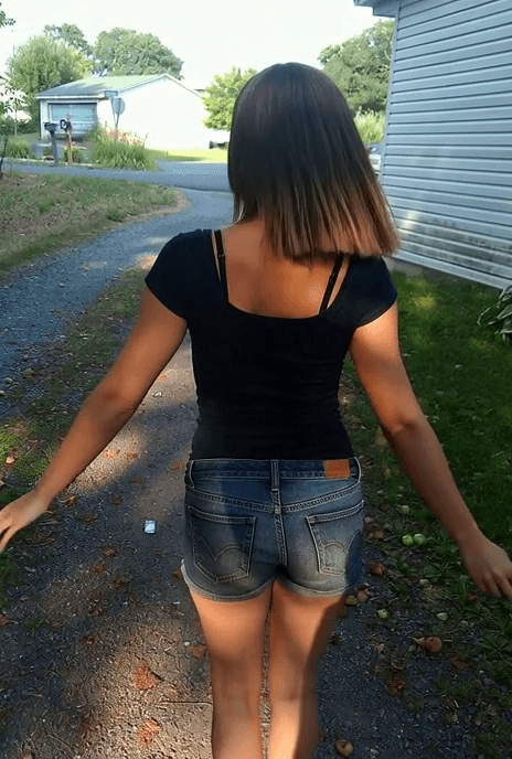 miki showing her panties