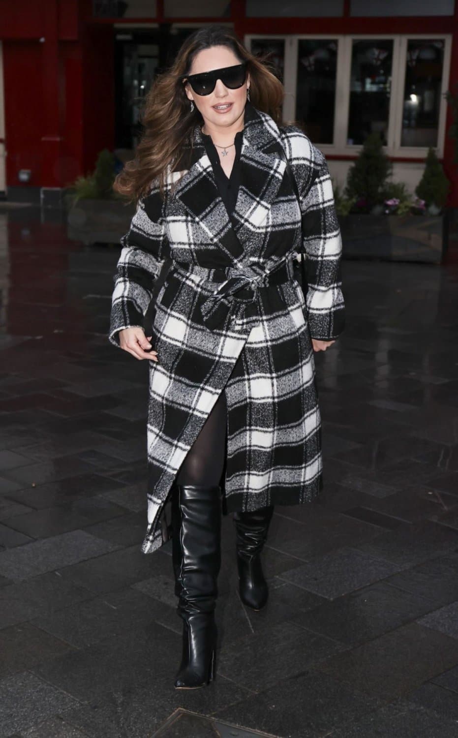 Kelly Brook - Black Knee High Leather Boots