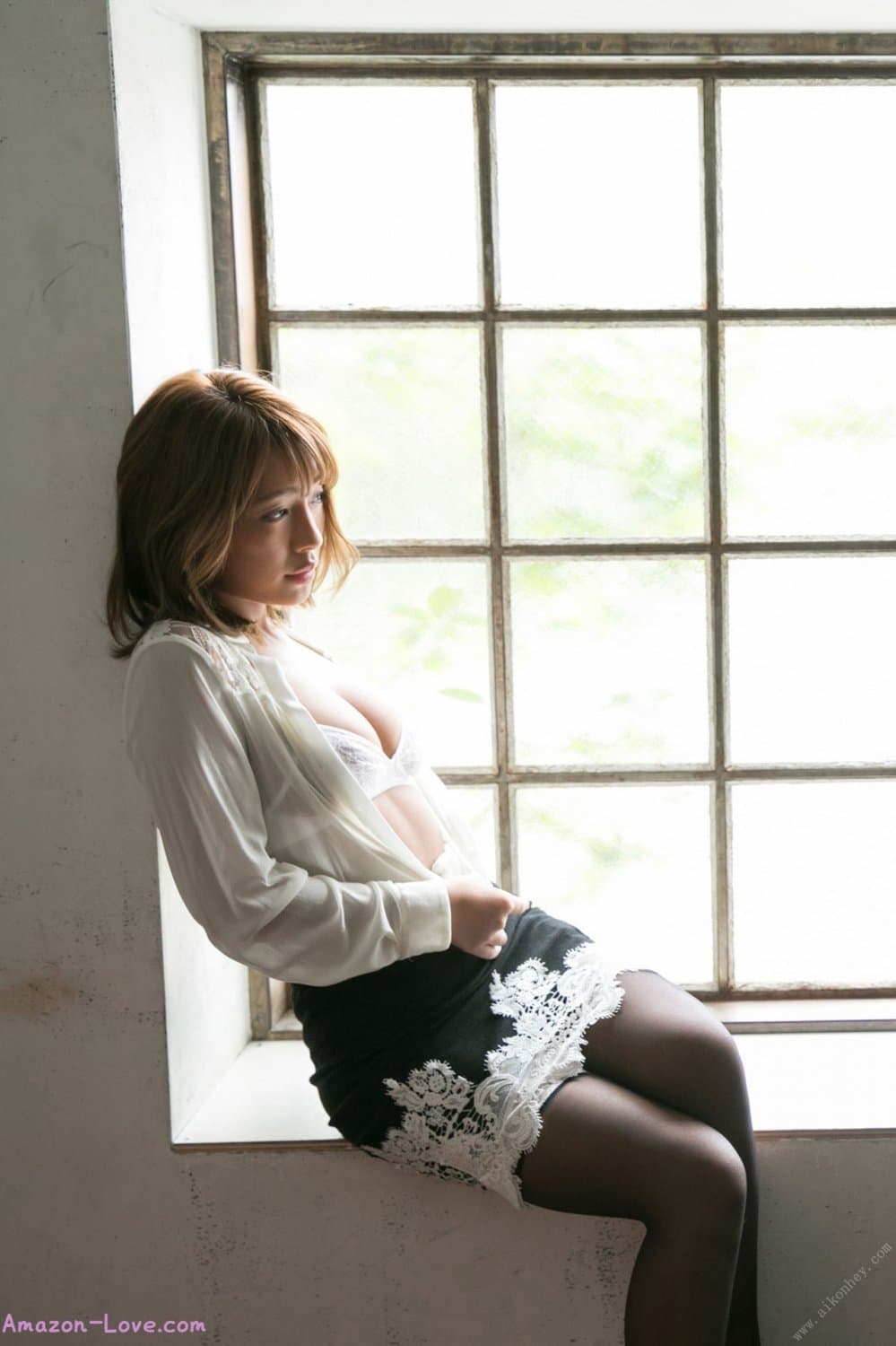 Click to view full size 橋本梨菜 with 森咲智美, FRIDAYデジタル写真集 「G乳ランデヴーvol.1」 Set01