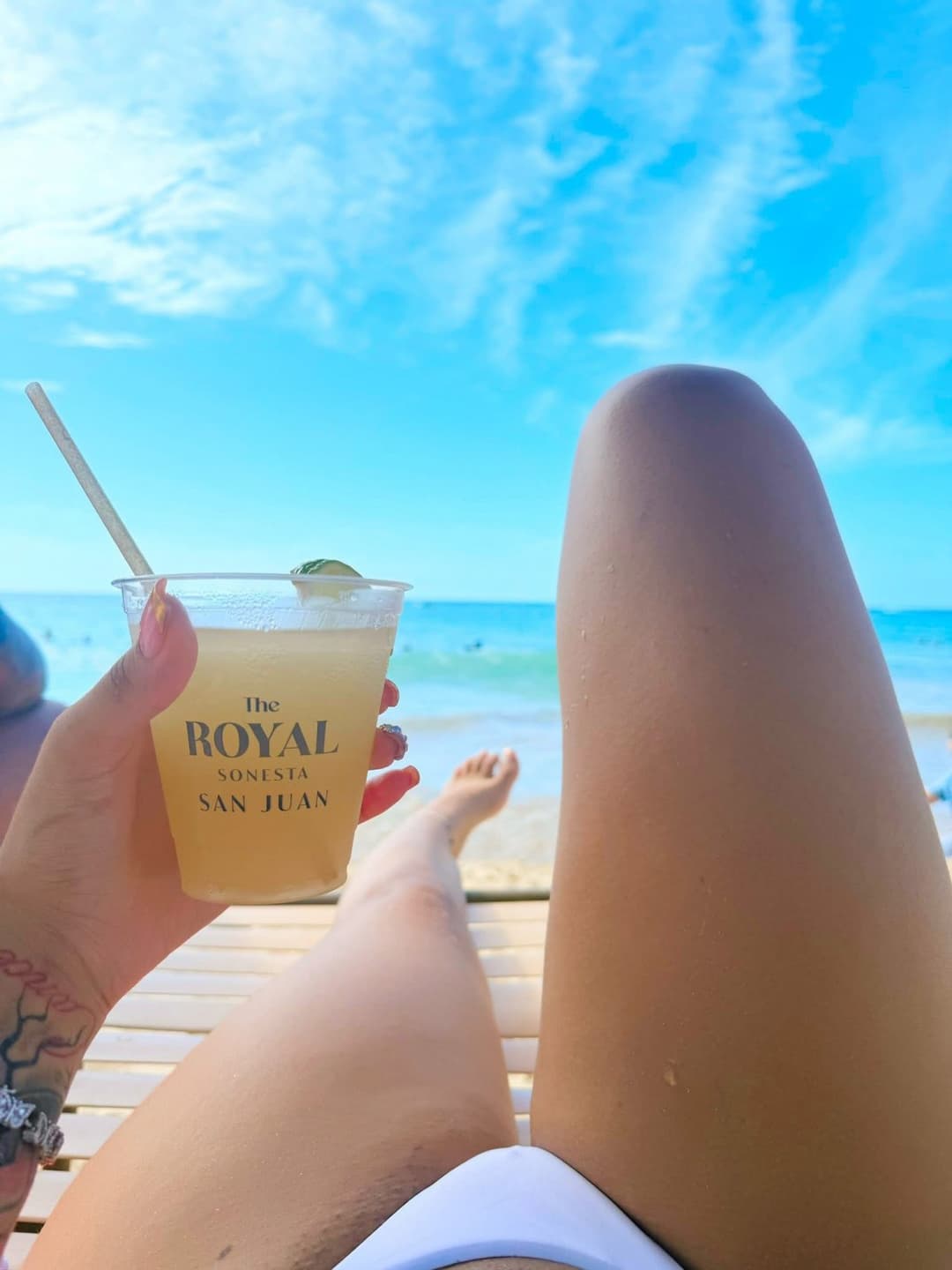 Fit ebony with phat ass & phat pussy print ???