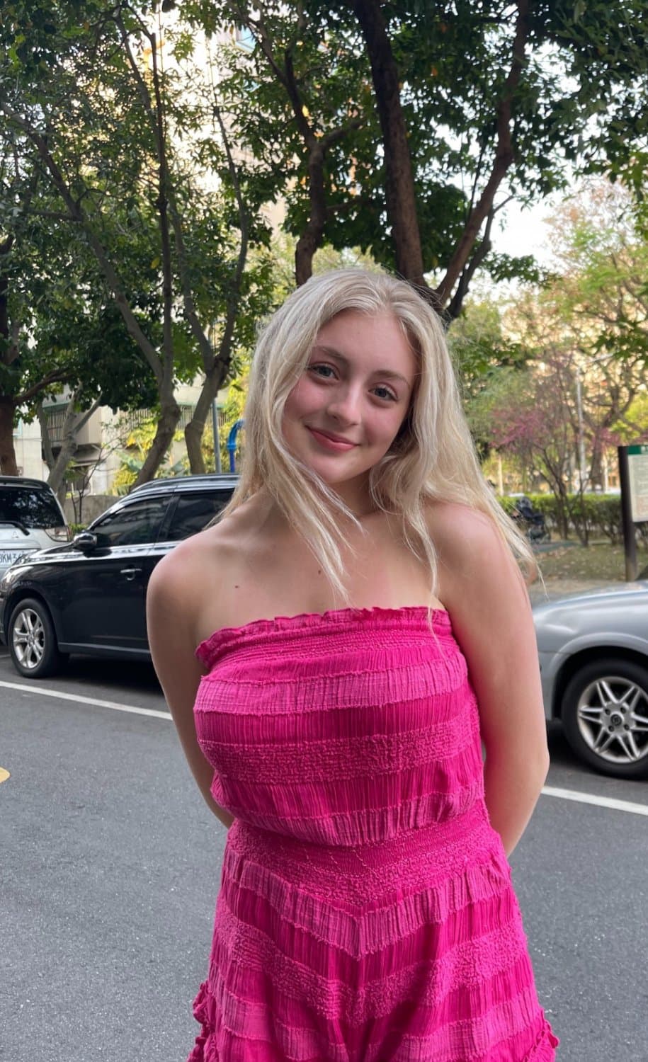 Making Chloe a Webslut (nudes)