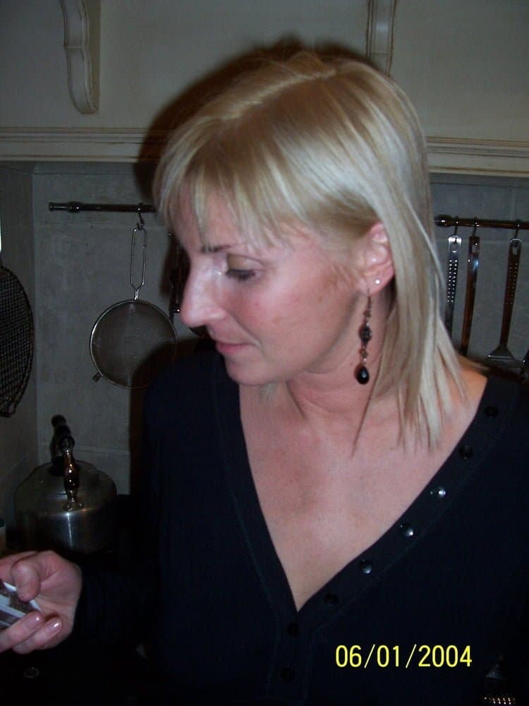 Gorgeous UK Milf Sarah