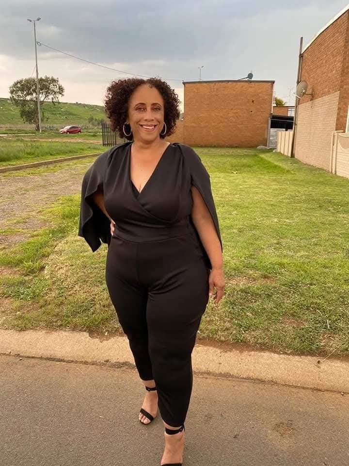 busty beautiful South African milf mommy