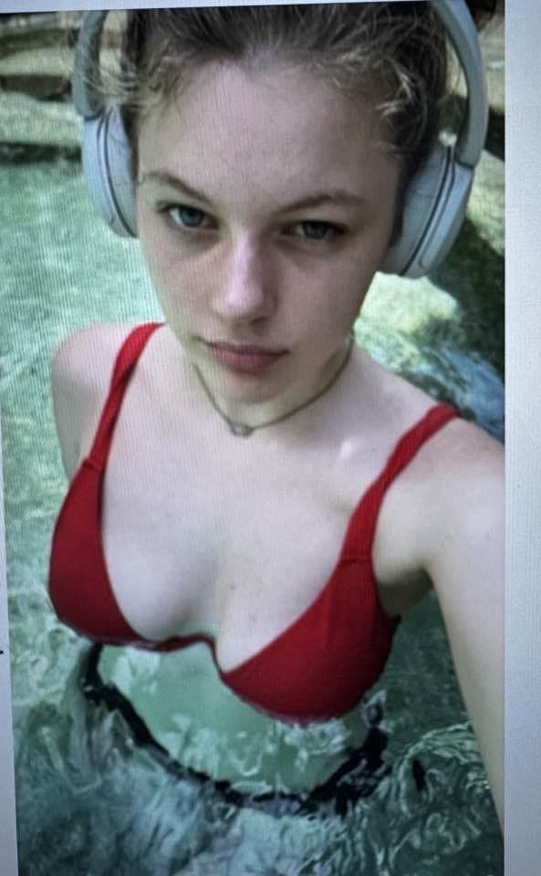 (Kik in album) msg sissy about his sister he likes to steal her dirty panties to taste them