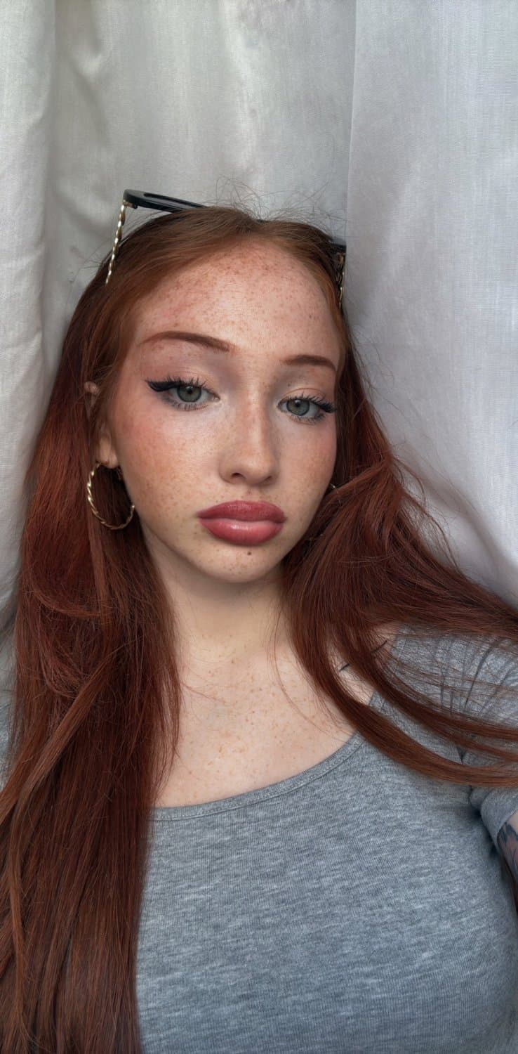 Click to view full size freckled white bitch loves showing her tits