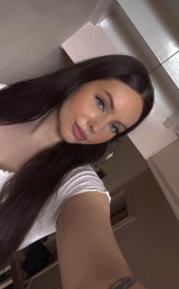 Quick posting my 21yo crush… I hope I wont regret. kik DontKnovvMe