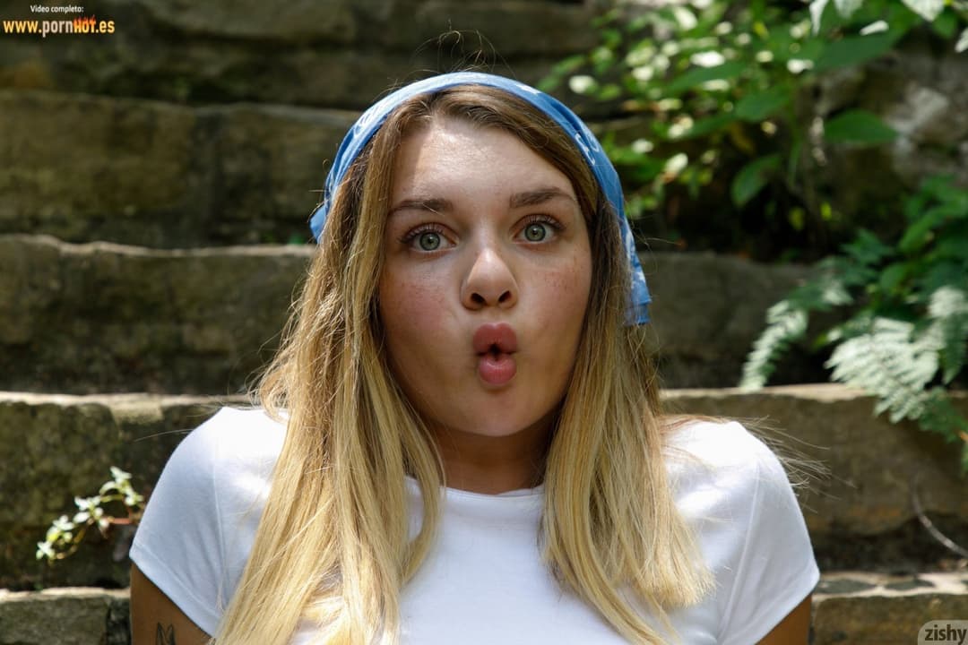 Hermosa gabbie en un tour por su casa de campo