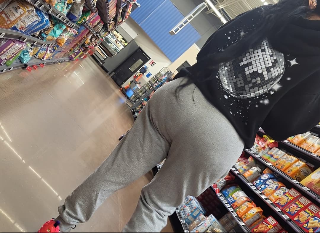 Candid Black woman with PHAT ass (VPL)