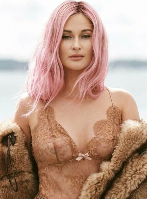 Kacey Musgraves Big Luscious Breast & Hot Beautiful Ass & Banging Body makes me Leak so much ??