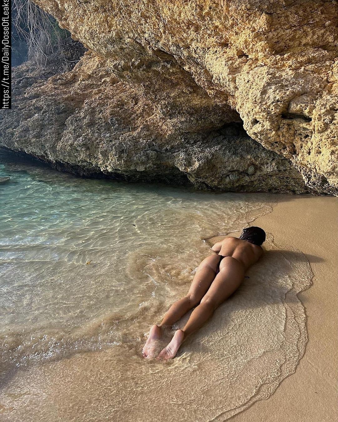 Hot slut services her boyfriends dick