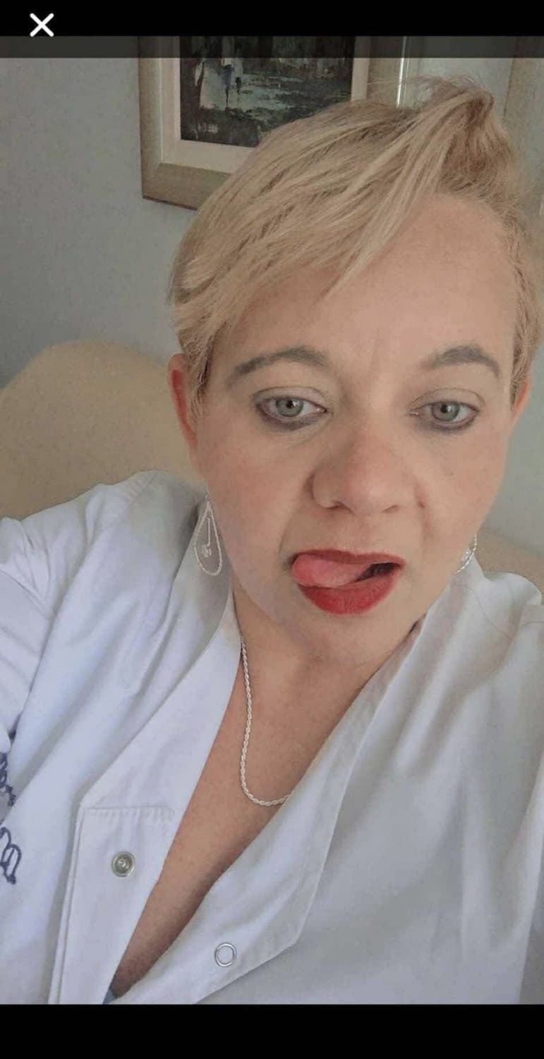 Coroa da bundinha branca e bucetinha rosa, apaixonou com a rola do negão e mostrou a xota rosa??