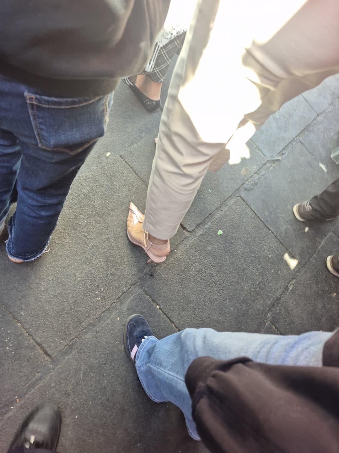 Click to view full size Ricos pies en la calle, strip y de mas