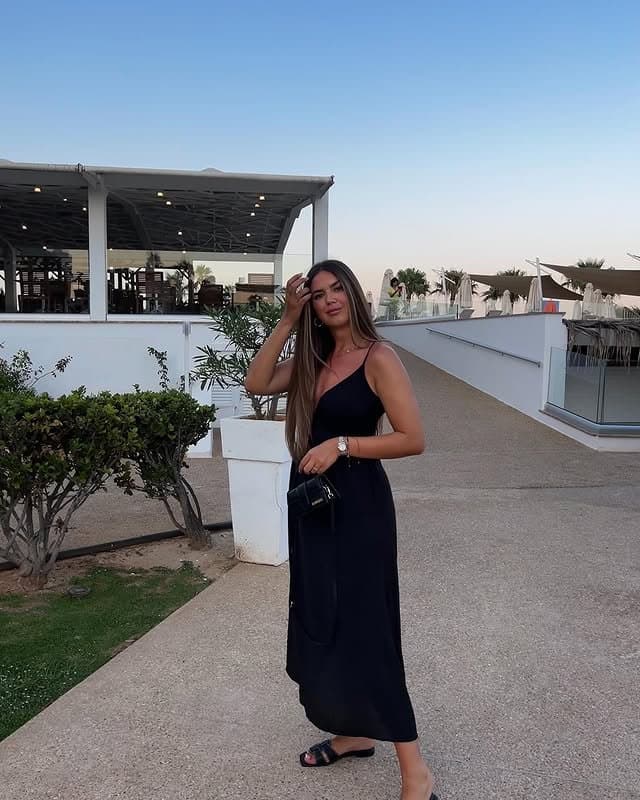 Hot bosnian slut with a great Body and nice legs and feet - footjob and cumface