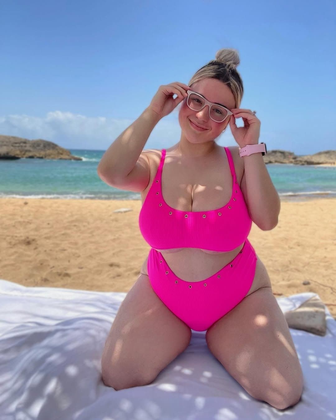 Click to view full size Curvy latina slut is begging you to pump for her tits