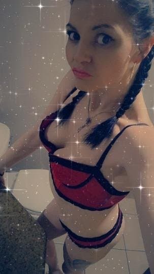 Skinny junkie need dick for next fix